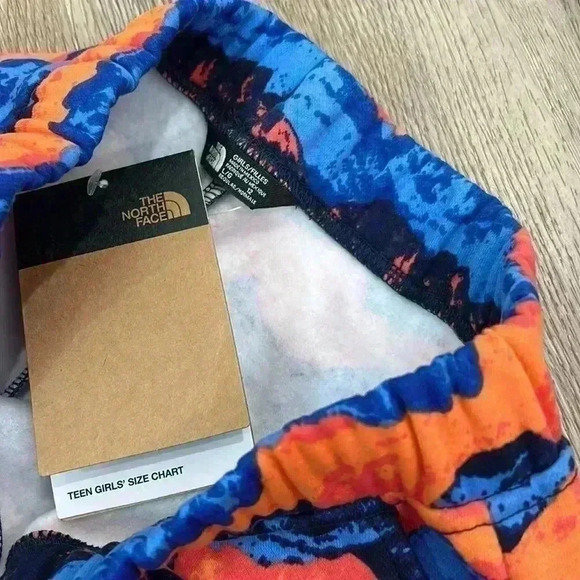 The North Face Girl’s Fleece Shorts, Large (Size 12) - Picture 6 of 8